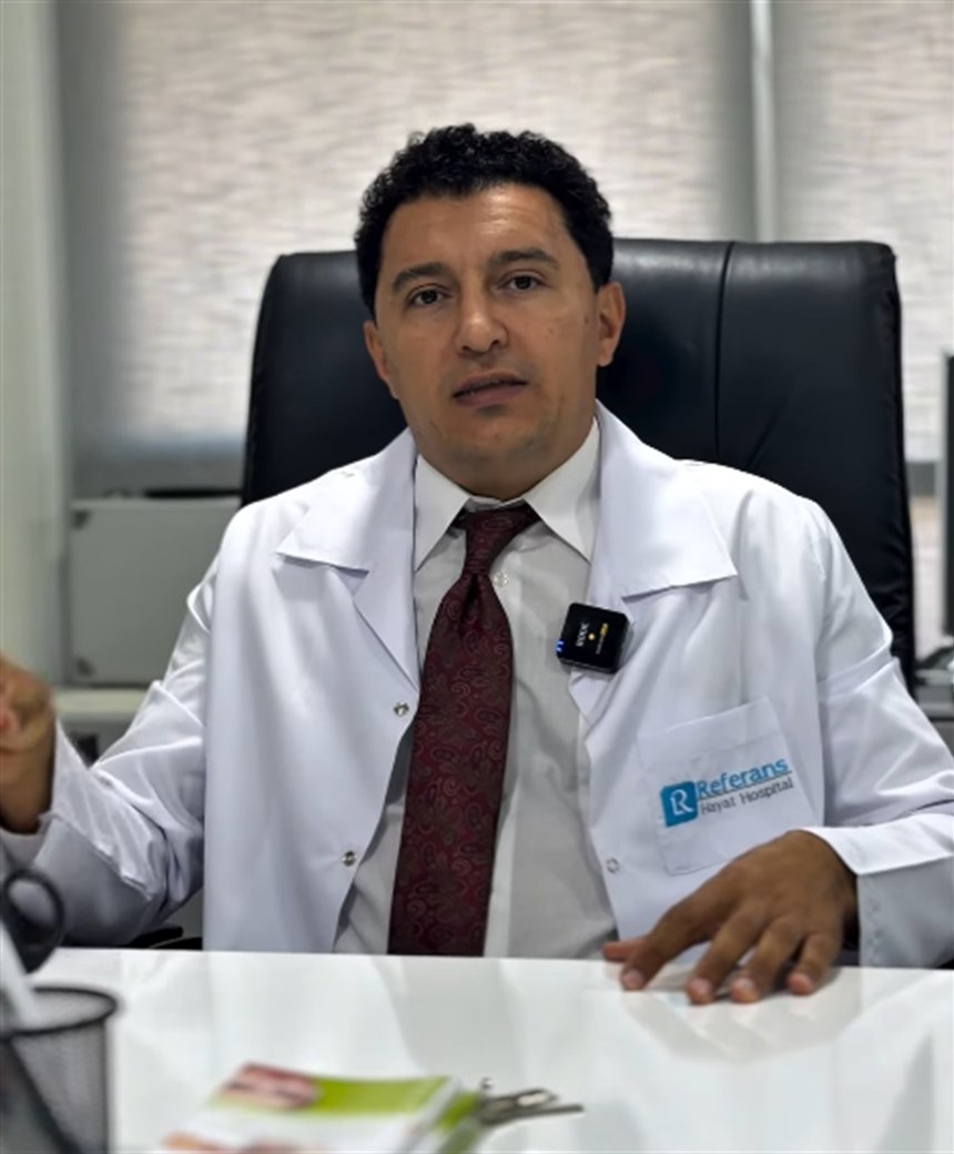 Op. Dr. Səlahəddin Təhməzov iş kabinetində pasiyent qəbulu zamanı